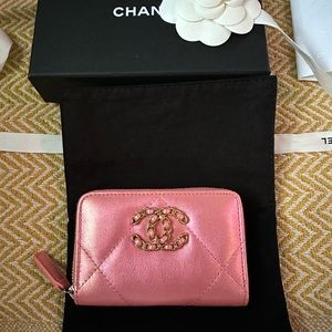 Chanel 19 Zip Coin Purse in prismatic pink